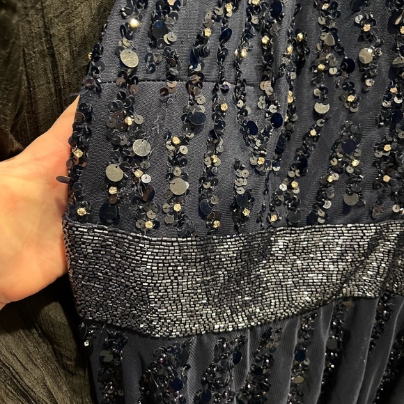 Mac Duggal
V-Neck Column Gown size 20 - midnight b - Picture 2 of 4